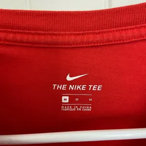 Nike Adult bright solid orange logo decal long‎ sleeve shirt medium thumbnail 3
