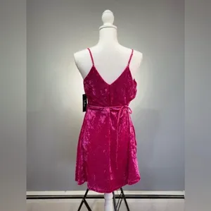 CLEARANCE! Pink Lulu’s Velour Wrap Dress Size M NWT thumbnail 2