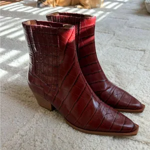 Schutz BRIANI CROCODILE EMBOSSED LEATHER BOOTIE thumbnail 7