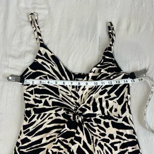 H&M zebra Black‎ and White Midi Sundress with Spaghetti Straps Size Medium thumbnail 7