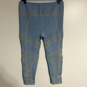Fabletics Seamless High-Waisted Compressive Crop Leggings Size XL Blue &‎ Yellow thumbnail 12