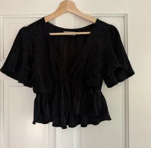 Urban Outfitters Crop top thumbnail 1