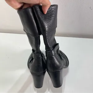 Born Boots Wmn 7.5 Gilary Blck Pebbled Leather Moto Block Heel Biker Belt Strap thumbnail 6