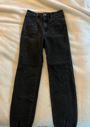 Stradivarius High Rise Black Skinny Jeans thumbnail 1