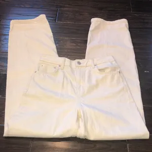 ZARA cream color jeans size 4 thumbnail 1