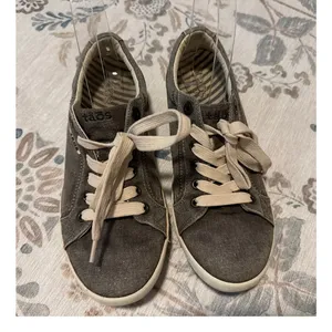 Taos Star Charcoal Wash Canvas Sneakers Tennis Shoes Cream Laces Women’s 8.5 thumbnail 4