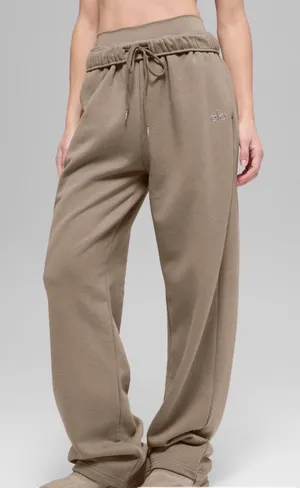 Alo Yoga Straight Accolade Leg Sweatpants thumbnail 1