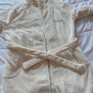 The Company Store Oma Embroidered Hooded Kimono Robe Cream Size 14/16 Luxury thumbnail 6