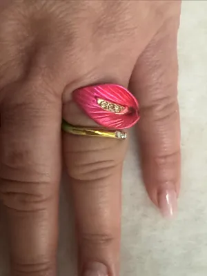 BETSEY JOHNSON CALLA LILY Pink Enamel Leaf Ring with Crystal Accents Sz 7 1/2 thumbnail 1