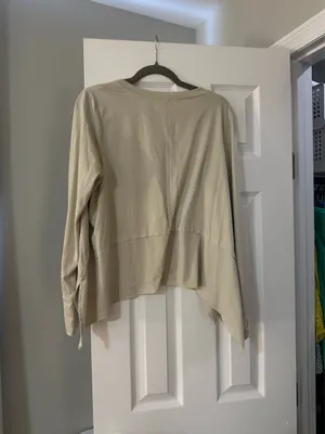 Tan long sleeve shirt Size M thumbnail 2