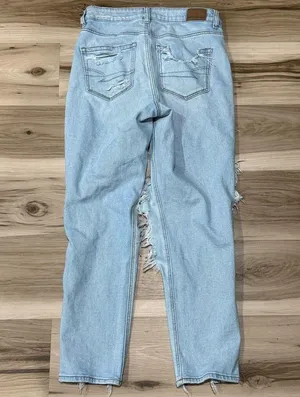 American Eagle Strigid Distressed Mom Jeans Women's 4 thumbnail 5