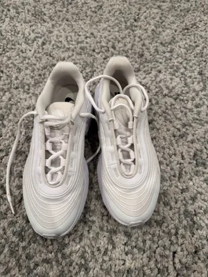 Nike Women's White Low-Top Air-Cushioned Sneakers thumbnail 2