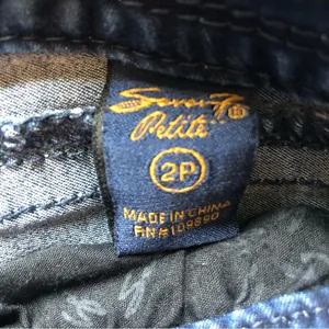 Women’s petite jeans thumbnail 3