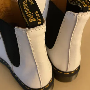 Dr. Martens women White leather Chelsea Platform Boots with Black Elastic 10 thumbnail 6