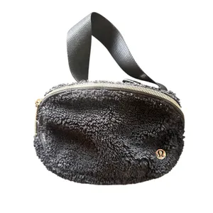 LULULEMON Everywhere Fleece‎ Belt Bag Black thumbnail 2