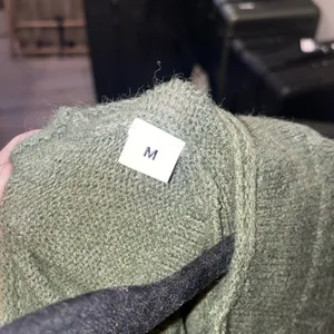 Green sweater Size M thumbnail 3