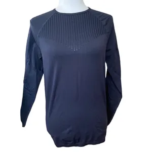 Fabletics Sync long-sleeve black perforated stretchy seamless top Size Medium M thumbnail 4