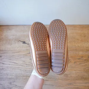 Minnetonka Womens Size 9 Mule Loafers Rose Gold Excellent Metallic Leather Flats thumbnail 5