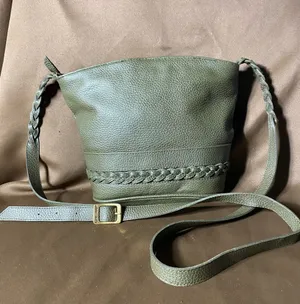 Saddle River Chic Green Leather Bucket Bag thumbnail 1