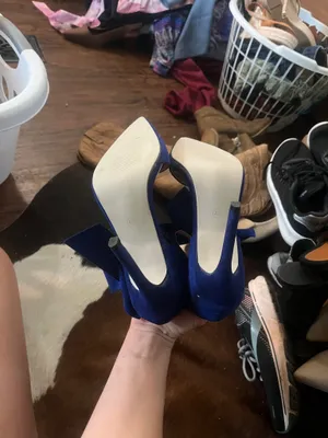 Blue suede heels with bow detail thumbnail 5