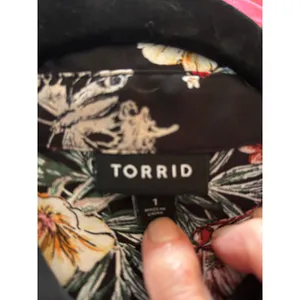 Torrid Black Floral Butterfly Long Sleeve Button Up Shirt Blouse Womens 1X 14 16 thumbnail 7