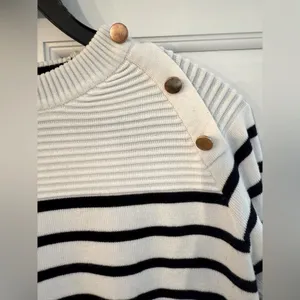 Women B/white strips round round-neck long sleeve sweater size 4 thumbnail 2