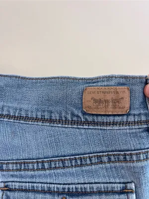 Levi's Vintage 515 Light Blue Denim Bermuda Jean Shorts - Size Women’s 6 thumbnail 4