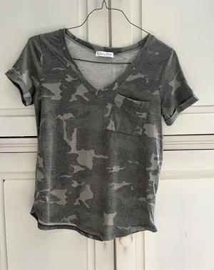Emory Park Camo Short Sleeve T-Shirt V-Neck Small thumbnail 1