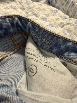 American Eagle Mom Jeans thumbnail 2
