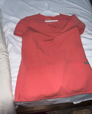 scrub top thumbnail 1