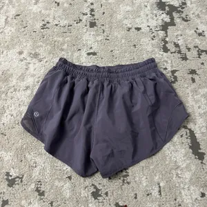 Lululemon Hotty Hot Short II *2.5" Size 6 in Graphite Purple thumbnail 4