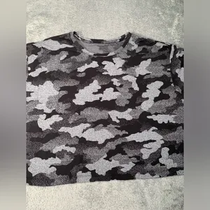 Lululemon athletica Camo cropped T-Shirt - Black and Gray thumbnail 3