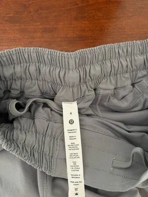 Lululemon Hotty Hot 2.5" Shorts thumbnail 4