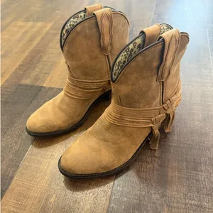 Laredo Western Ankle Boots Tan Suede Leather Size 8M Fringe Strap Cowboy Booties thumbnail 2