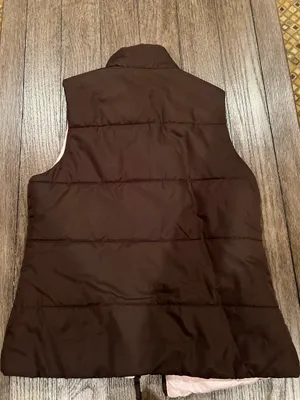 Old Navy Stay warm and stylish with this brown sleeveless puffer vest. Perfect for layering in cooler weather. thumbnail 2
