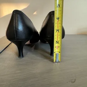 Oscar de la Renta Black Leather Shoes Size 8.5 Dressy Casual Heels Pumps‎ Office thumbnail 5