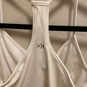 White Old Navy workout shirt thumbnail 5