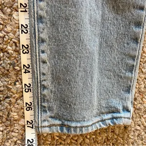 Levi’s Wedgie straight skinny leg light wash jeans women’s size 28 inseam 27” thumbnail 6