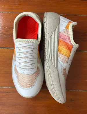Psudo Women’s Sz 7 Slip On printed Knit Sneakers 👽💛 thumbnail 1