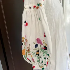 Zara white long floral embroidered tunic (dress) *no sash belt* thumbnail 7