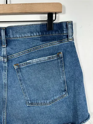 Abercrombie & Fitch The Mom Short Mid Rise Curve Love Distressed Denim Shorts 32 thumbnail 6