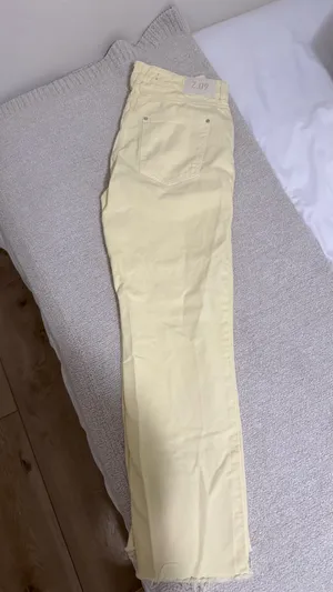 Yellow Zara cross jeans thumbnail 2
