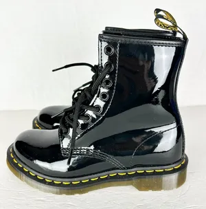Dr Martens Women's 1460 Patent Leather Lace Up Boots Size 7 NWOB Black thumbnail 1
