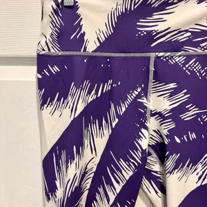 Fabletics‎ PureLuxe High Waisted Palm Leaf Print 7/8 Leggings Purple White L thumbnail 2