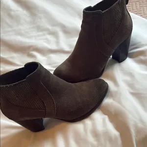 UGG Brown leather/suede Ankle Booties with Chunky Heel thumbnail 4