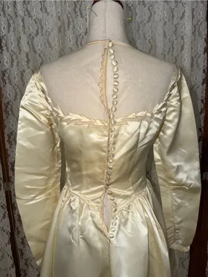 Beautiful Vintage 1940s/50s Liquid Satin Tea Length Wedding Gown thumbnail 9