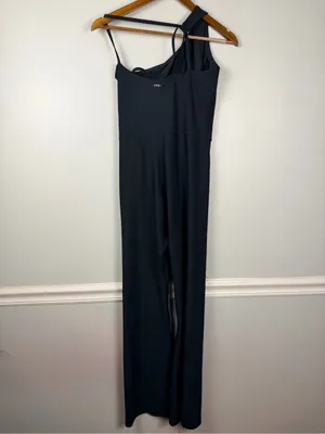 Abercrombie YPB SculptLUX One Shoulder Athletic Jumpsuit in Black - medium thumbnail 4