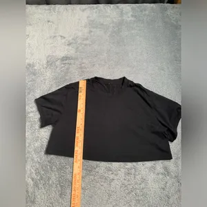Lululemon Black Women's Crop Top thumbnail 5
