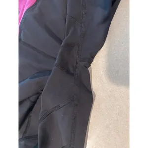 Lululemon Black‎ Crop Leggings Size 8 Yoga Workout Athletic Pants thumbnail 4