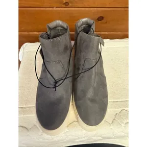 Universal Thread Gray Faux Suede Booties Sz 6.5 NWT thumbnail 6